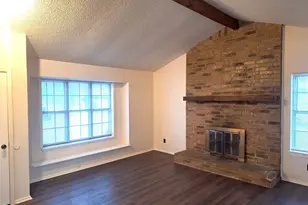 7045 Crosstimbers Ln, North Richland Hills, TX 76182 - Photo 3