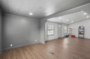 210 W 9th St, McGregor, TX 76657 - Photo 7