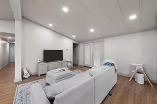 210 W 9th St, McGregor, TX 76657 - Photo 5