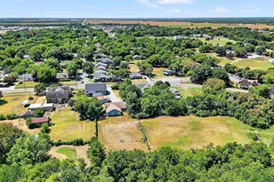 602 1/2 W Grand St, Whitewright, TX 75491 - Photo 33