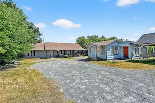 602 1/2 W Grand St, Whitewright, TX 75491 - Photo 3