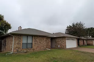 1909 Willow Vale Dr, Fort Worth, TX 76134 - Photo 3