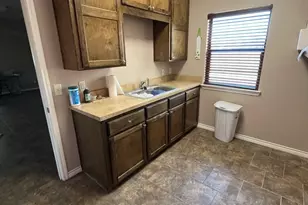 1310 N Mesquite Street N, Goldthwaite, TX 76844 - Photo 5