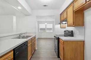 518 Guerin Dr, Arlington, TX 76012 - Photo 5