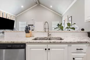 518 Alamo Ct, McGregor, TX 76657 - Photo 11