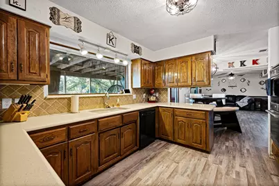 1612 Lakecrest Circle, Granbury, TX 76048 - Photo 15