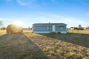 8539 Longhorn Dr, Justin, TX 76247 - Photo 11