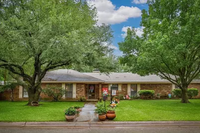 2002 Everglade Drive, Gainesville, TX 76240 - Photo 1
