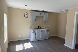 638 E Walcott St, Pilot Point, TX 76258 - Photo 5