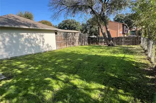 1014 Holly St, Irving, TX 75061 - Photo 11