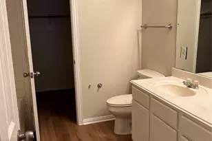 1014 Holly St, Irving, TX 75061 - Photo 9