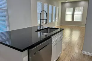 319 W Page Ave, Dallas, TX 75208 - Photo 11