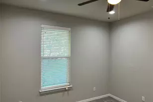 319 W Page Ave, Dallas, TX 75208 - Photo 23