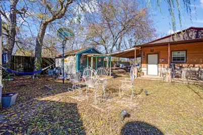 709 E Garnett Street, Gainesville, TX 76240 - Photo 17