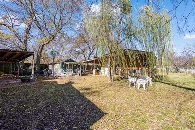 709 E Garnett Street, Gainesville, TX 76240 - Photo 15