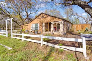 709 E Garnett St, Gainesville, TX 76240 - Photo 3