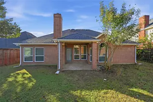 506 Castlerock Cir, Grand Prairie, TX 75052 - Photo 37