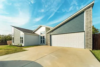 11915 Carson, Balch Springs, TX 75180 - Photo 3