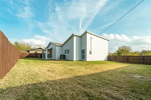 11915 Carson, Balch Springs, TX 75180 - Photo 21