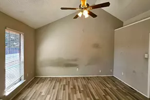 404 Lemon Dr, Arlington, TX 76018 - Photo 11