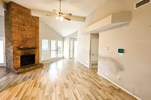 404 Lemon Dr, Arlington, TX 76018 - Photo 5