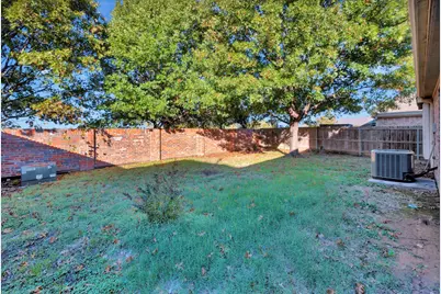 107 Crepe Myrtle Drive, Euless, TX 76039 - Photo 7