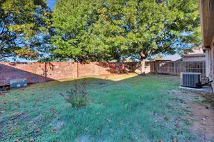 107 Crepe Myrtle Dr, Euless, TX 76039 - Photo 7