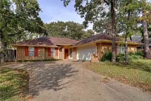 2813 Woodpath Ln, Bedford, TX 76021 - Photo 1