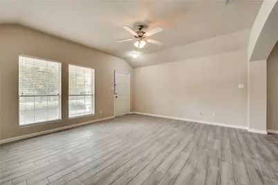 952 Bentwood Trail, Grand Prairie, TX 75052 - Photo 3