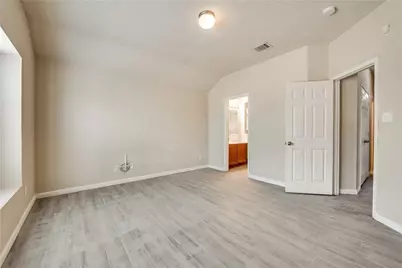 952 Bentwood Trail, Grand Prairie, TX 75052 - Photo 11