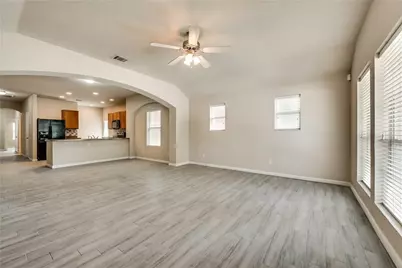 952 Bentwood Trail, Grand Prairie, TX 75052 - Photo 5