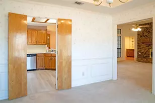 5202 Bradley Ln, Arlington, TX 76017 - Photo 9