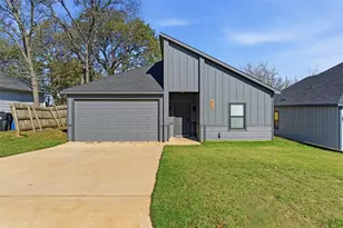 425 E Munson St, Denison, TX 75021 - Photo 1