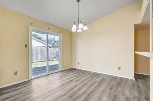 134 London Ln, Glenn Heights, TX 75154 - Photo 9