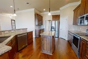 2918 Willow Ridge Cir, Granbury, TX 76049 - Photo 9