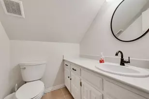 1719 Autumn Ln, Arlington, TX 76012 - Photo 33