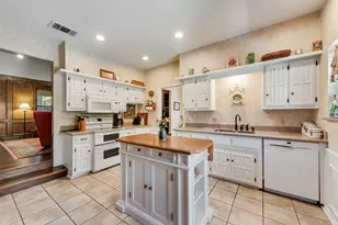 1719 Autumn Ln, Arlington, TX 76012 - Photo 17