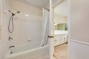 1719 Autumn Ln, Arlington, TX 76012 - Photo 31