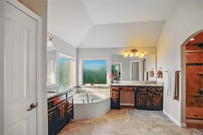 1001 Vineyard Drive, Euless, TX 76039 - Photo 25