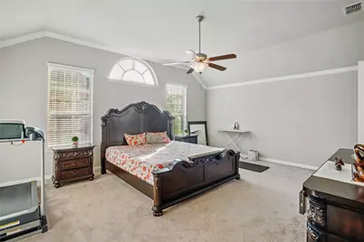 1001 Vineyard Drive, Euless, TX 76039 - Photo 23