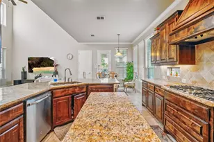 1001 Vineyard Dr, Euless, TX 76039 - Photo 13