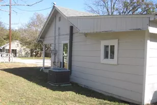 1200 S Wine St, Gainesville, TX 76240 - Photo 3