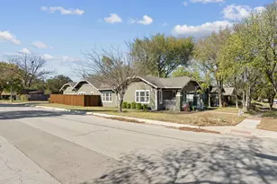 2844 S Adams St, Fort Worth, TX 76110 - Photo 3