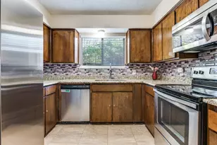 2040 Fleur De Lis Ct, Arlington, TX 76012 - Photo 11