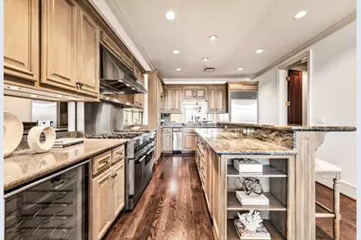 3505 Turtle Creek Boulevard #8B, Dallas, TX 75219 - Photo 17