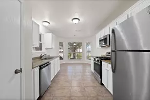 725 Azalea Ln, Cedar Hill, TX 75104 - Photo 9