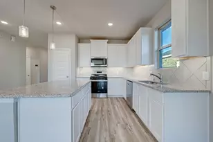 125 Toftrees Dr, Cleburne, TX 76031 - Photo 3