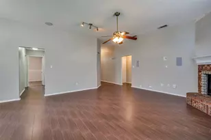 315 McMurtry Dr, Arlington, TX 76002 - Photo 9