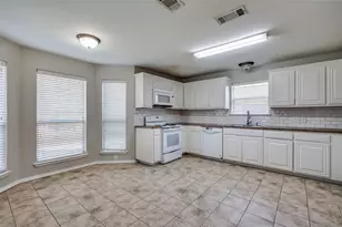 315 McMurtry Dr, Arlington, TX 76002 - Photo 5