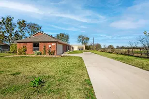 1209 Sherman St, Tioga, TX 76271 - Photo 5
